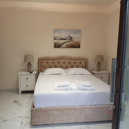 Center Luxury Suites Апартаменты *